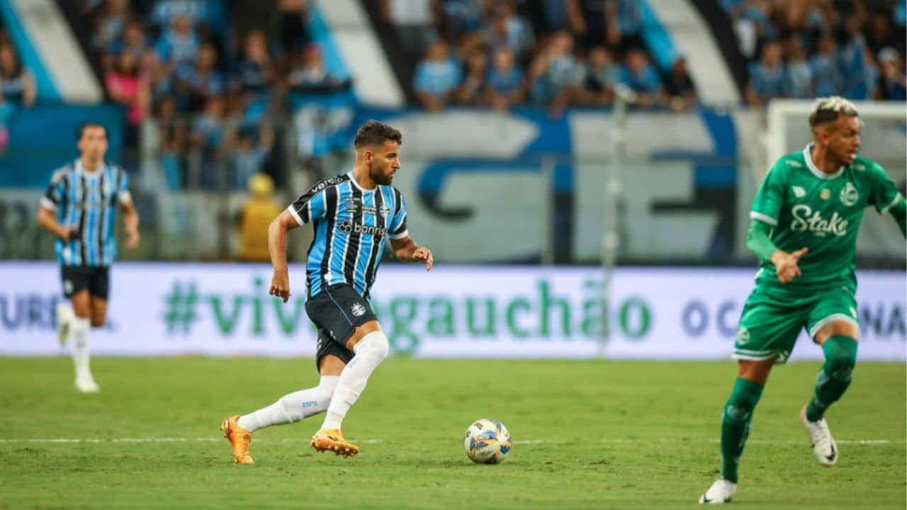 Meio-campista do Grêmio - chamou atenção contra o Juventude; - saiba quem