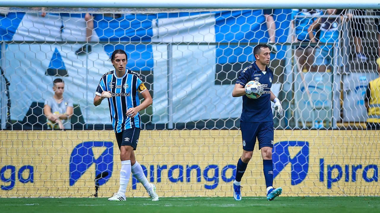 Zagueiro Geromel e goleiro Marchesín do Grêmio