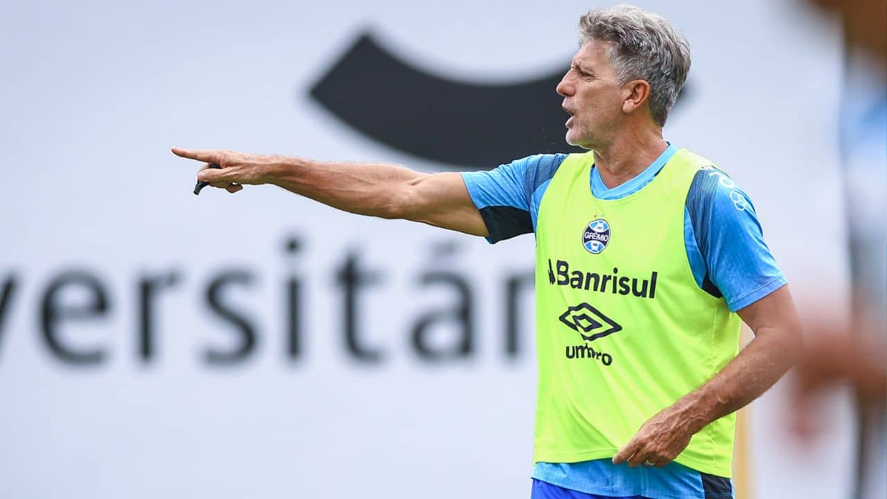 Técnico Renato Portaluppi em treino do Grêmio