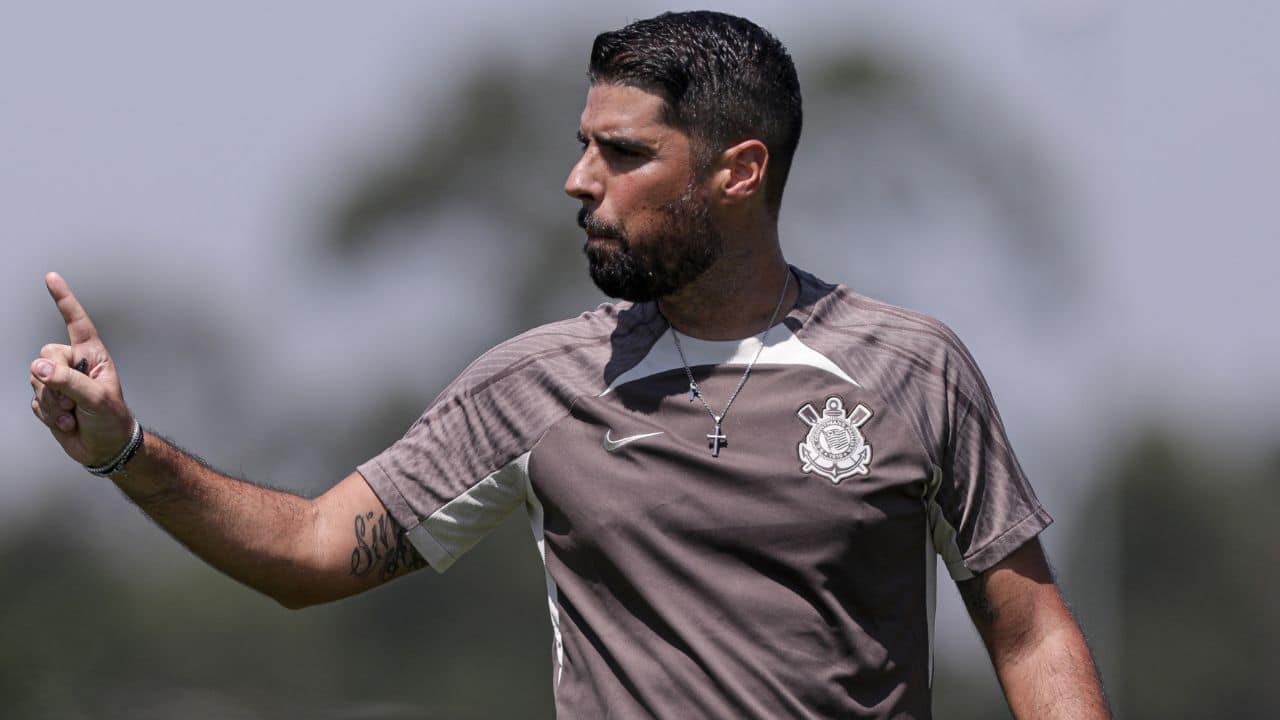 Cabia no Grêmio? Corinthians anuncia zagueiro no último dia da janela