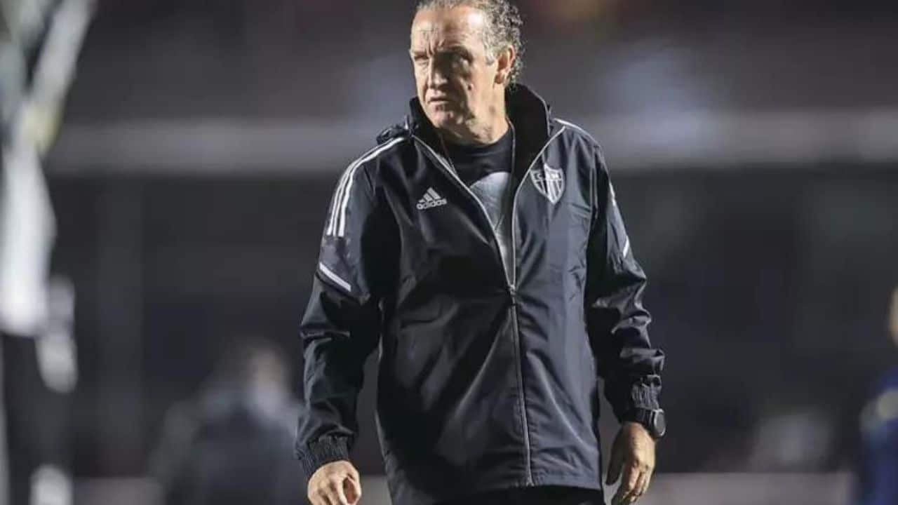 Ex-Grêmio Cuca tenta impedir Corinthians