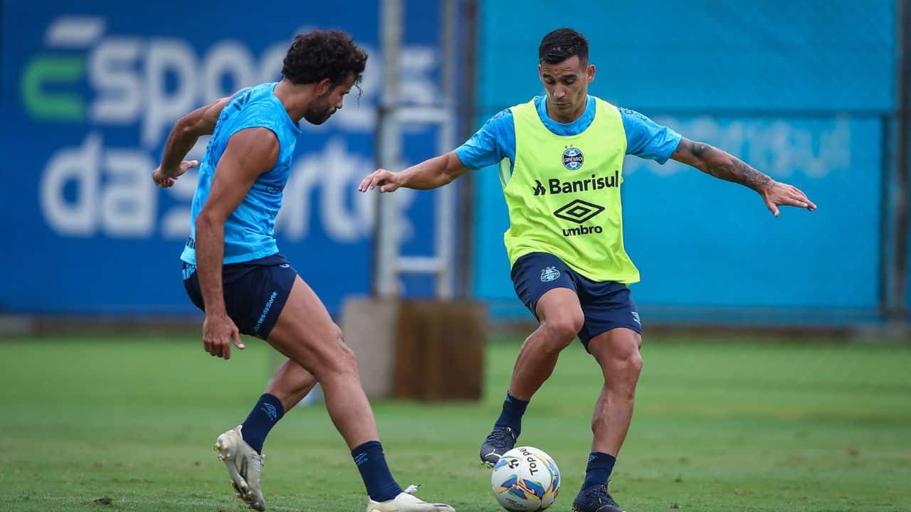 Grêmio deve ter apenas uma mudança no próximo duelo Diego Costa e Cristaldo no treino