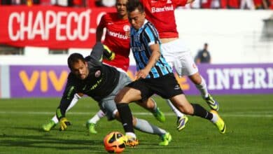 Vargas fez gol no GreNal marcado por provocações entre Renato e D'Alessandro
