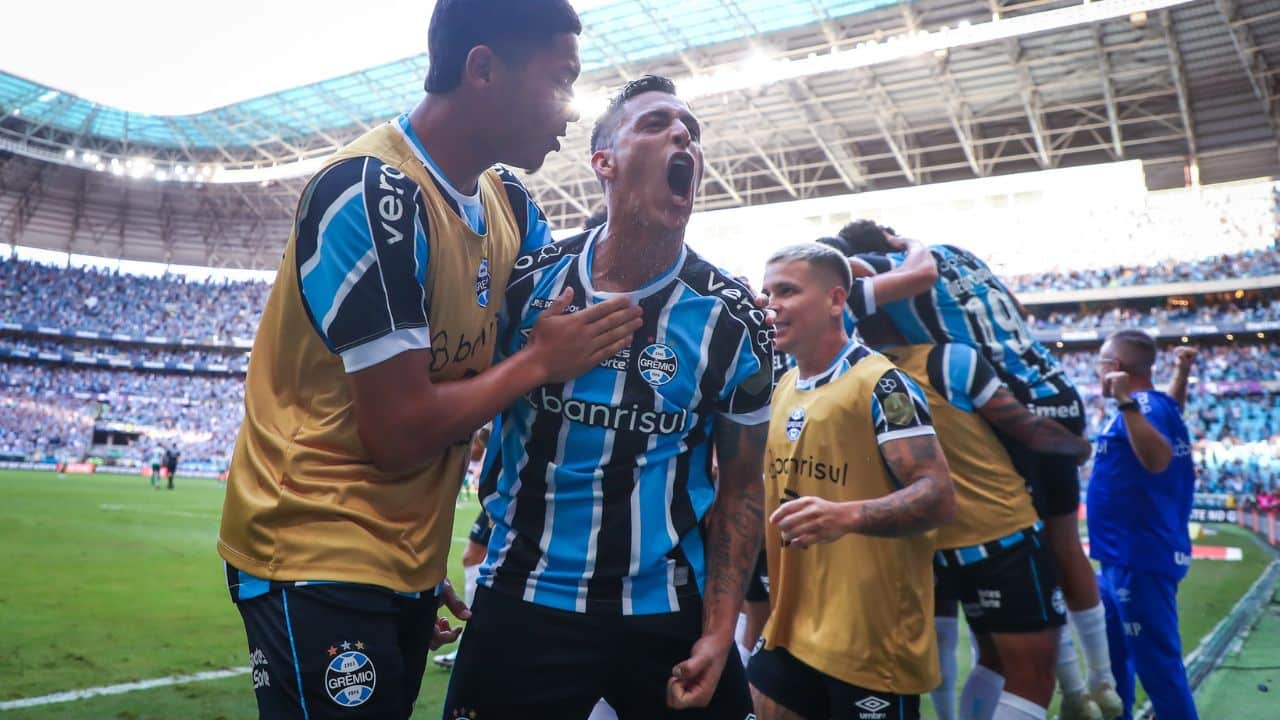 Soteldo recebe torcida do Grêmio