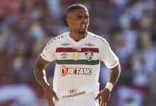 Douglas Costa lembra tempos de Grêmio e já sofre primeiras críticas no Fluminense