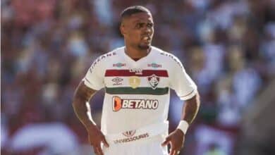 Douglas Costa lembra tempos de Grêmio e já sofre primeiras críticas no Fluminense