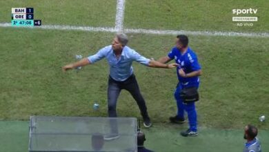 Renato contido após expulsao de Diego Costa. Bahia x Gremio