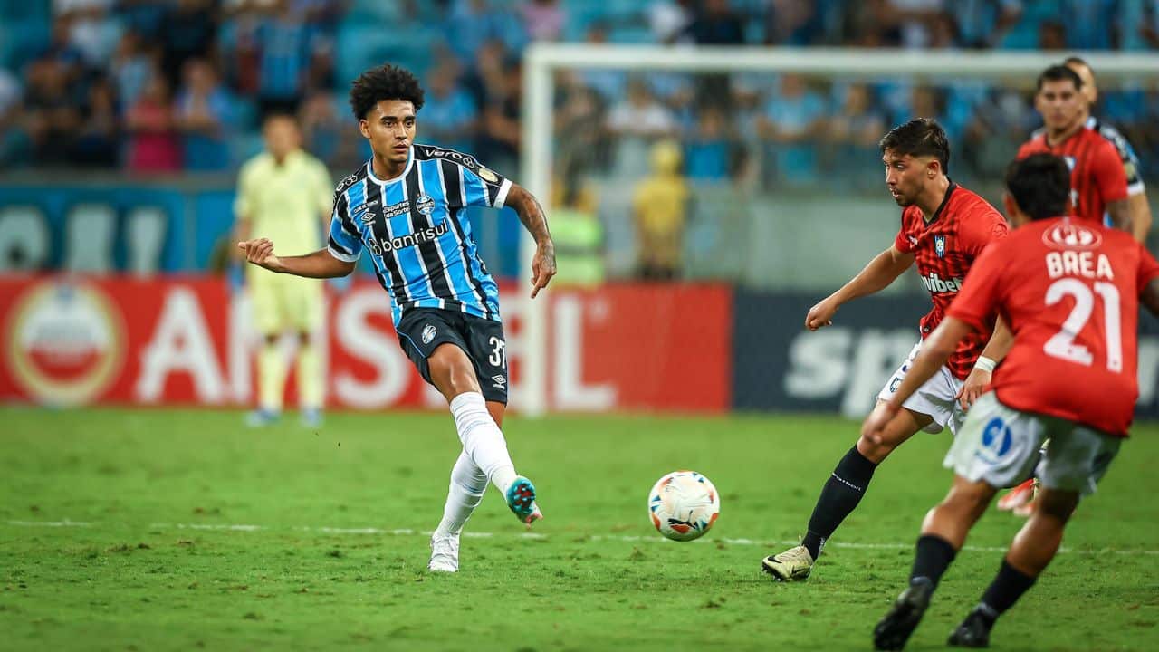 Grêmio perde para o Huachipato e se complica na Libertadores