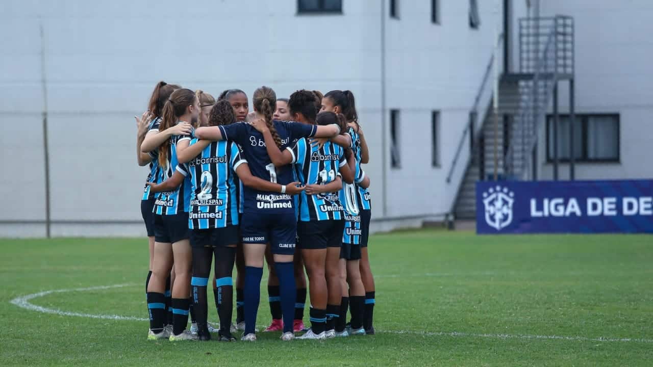 Gurias Gremistas Sub-16 vencem clássico Gre-Nal