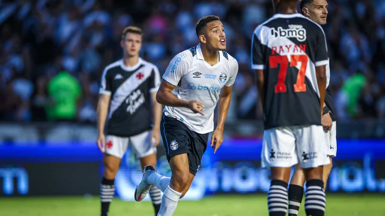 Gustavo Martins ainda pode deixar o Grêmio rumo à Europa. Saiba mais!