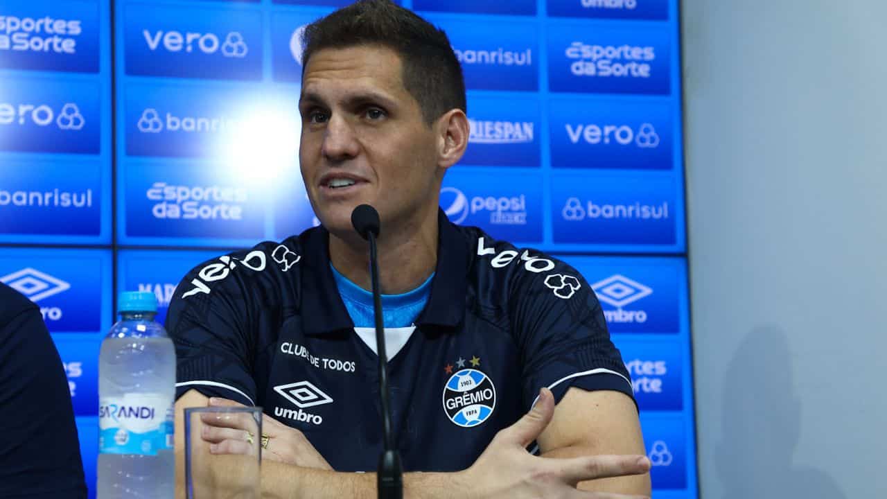 Rafael Cabral bate no peito e revela qual a motivação para jogar no Grêmio