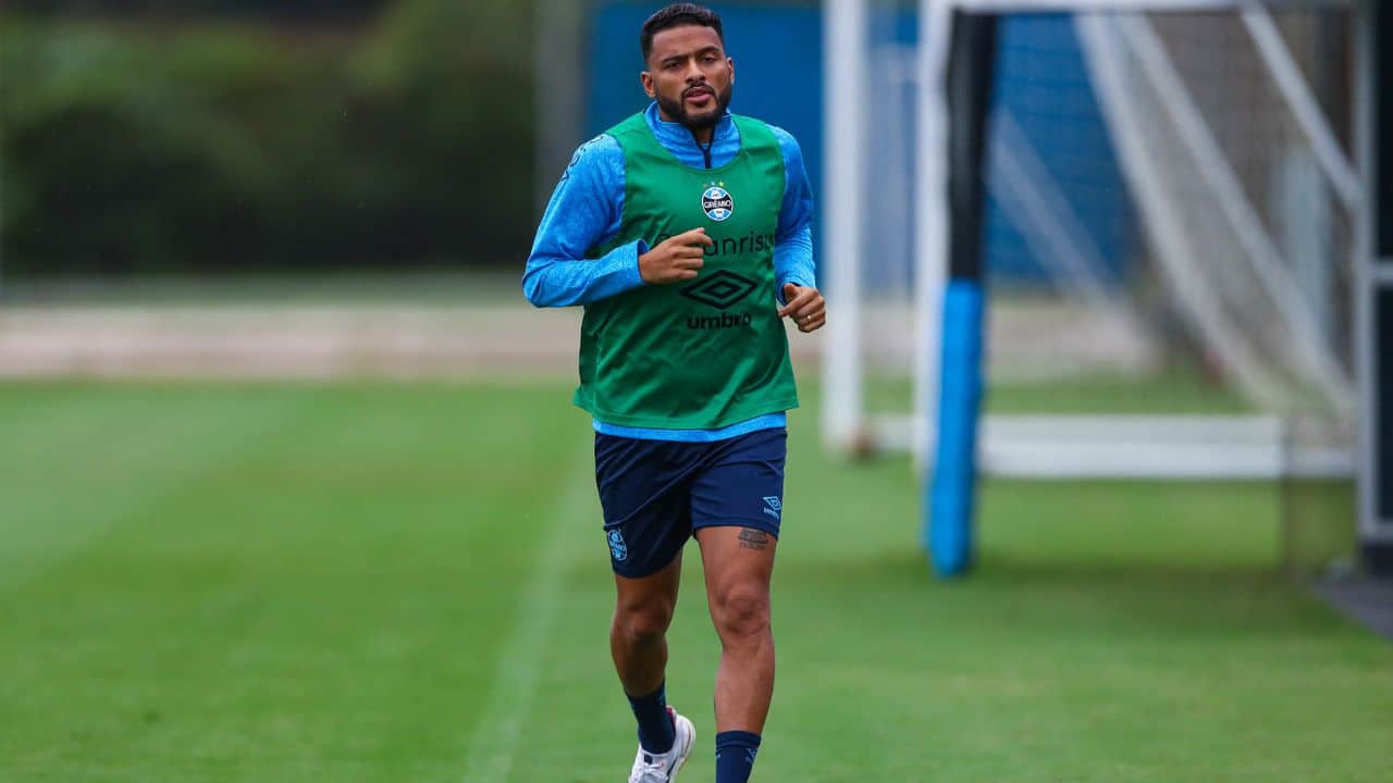 Reinaldo recebe notícia positiva do DM do Grêmio e torcida se anima