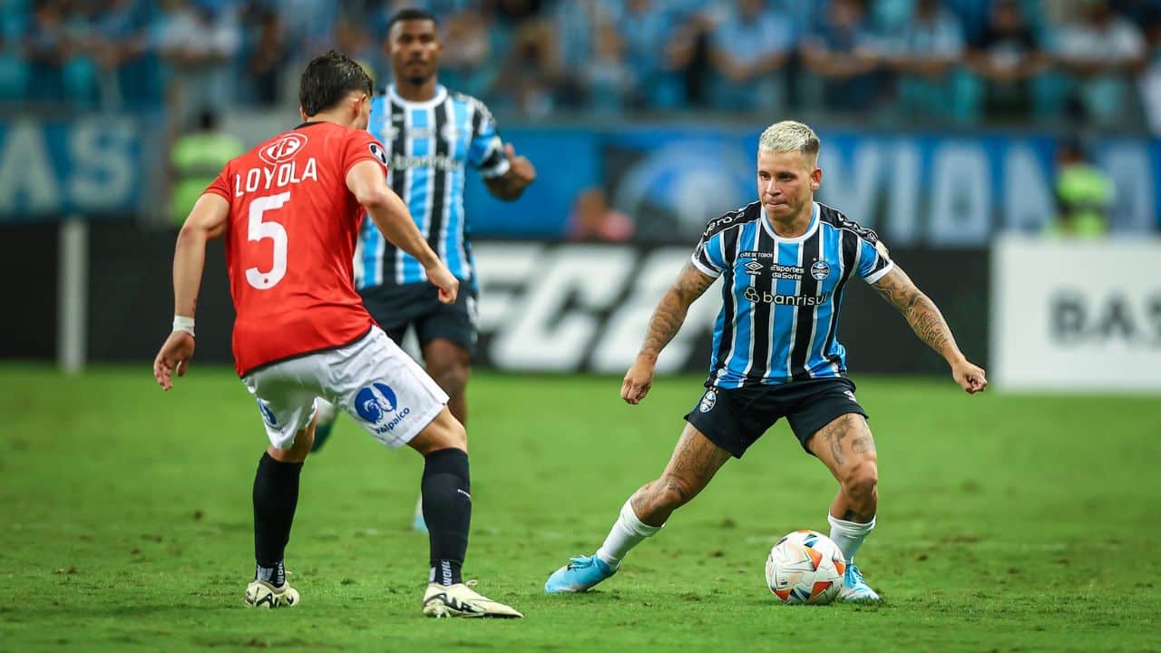 Soteldo abre o jogo sobre momento vivido no Grêmio: "Sei que não estou bem" / Huachipato