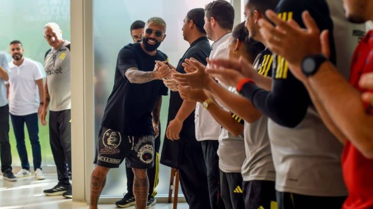 Alvo do Grêmio, Gabigol é recebido como heroi no Flamengo após decisão sobre doping