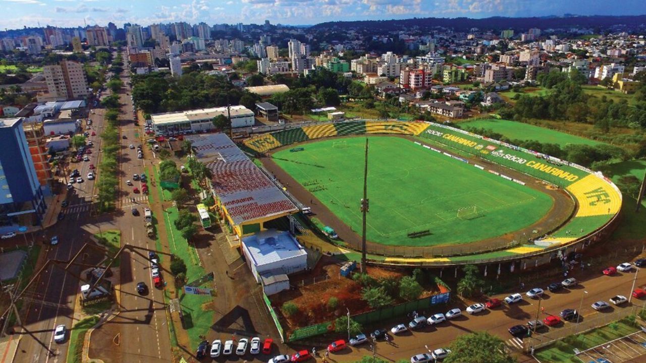 Em meio às enchentes no RS, estádios são oferecidos ao Inter e Grêmio fica de olho