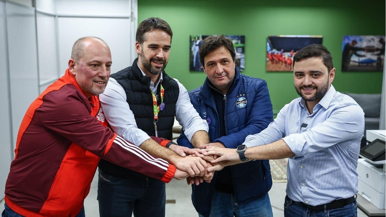 Projeto jogando junto pelo RS.Alberto Guerra, Alessandro Barcellos, Governador Eduardo Leite.
Grêmio e Inter 