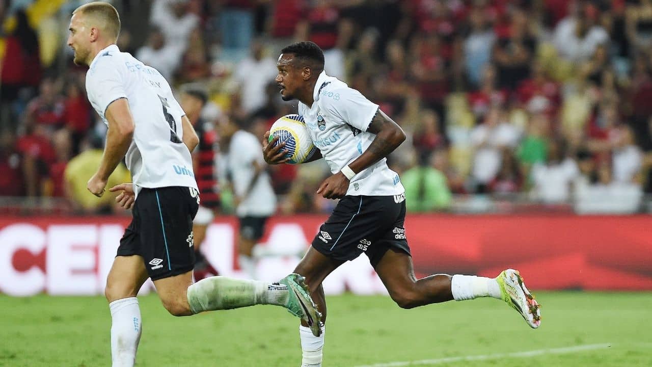 Flamengo x Grêmio -Maracanã gol de Edenilson