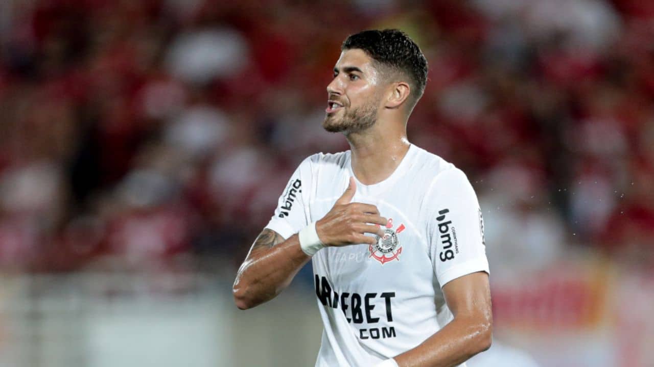 Corinthians recebe consulta do Grêmio por atacante e não deve dificultar negociação