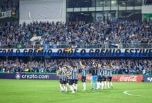 Video: torcida do Grêmio fez o Couto Pereira balançar e cenas assustam