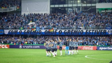 Video: torcida do Grêmio fez o Couto Pereira balançar e cenas assustam