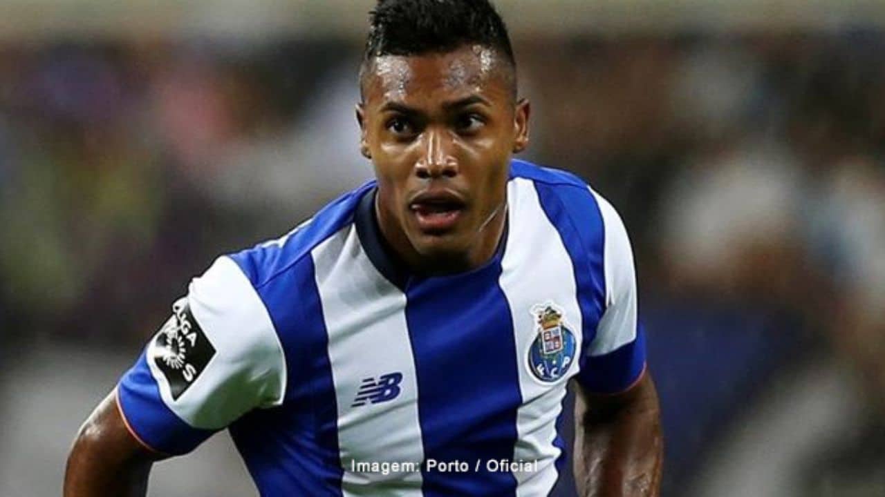 Alex Sandro no porto - Gremio 