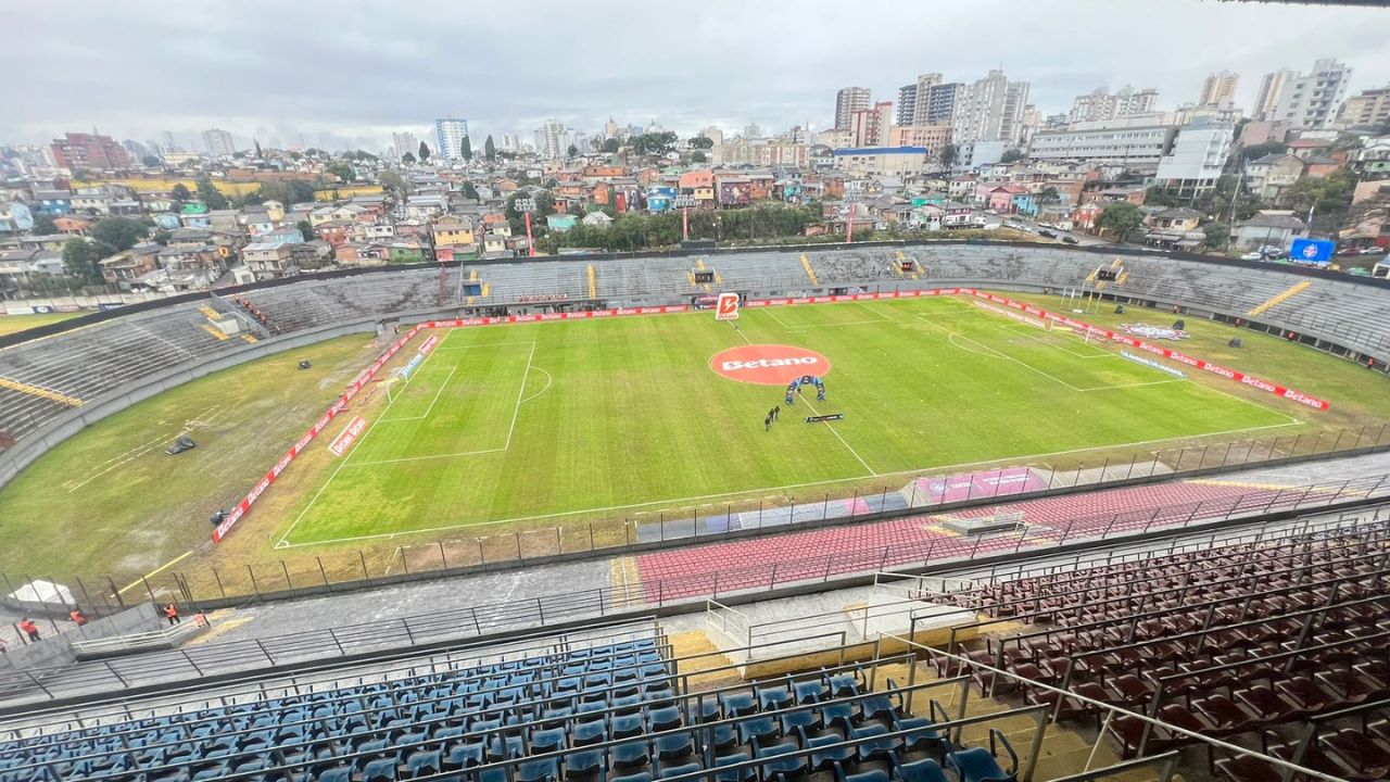 A situação do gramado do Centenário que preocupa o Grêmio