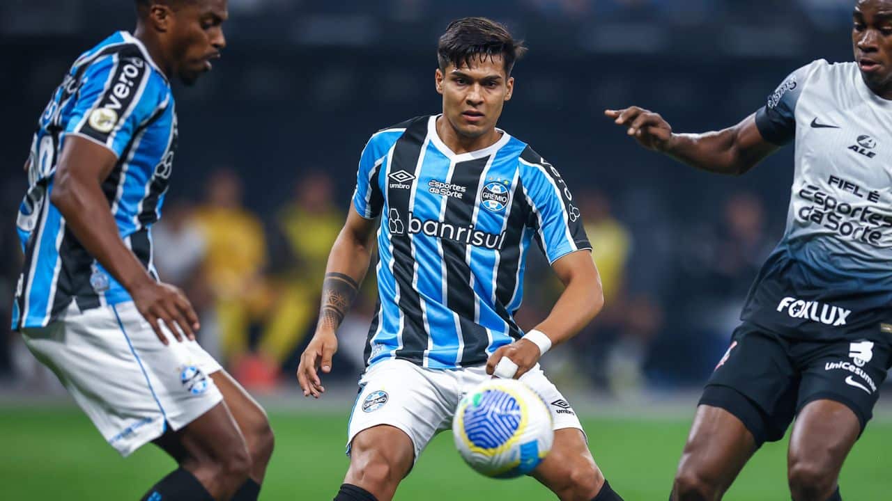 As mudanças na escalação do Grêmio e a chance de Arezo ser titular contra o Vasco