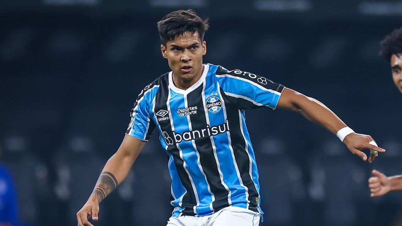 As mudanças na escalação do Grêmio e a chance de Arezo ser titular contra o Vasco