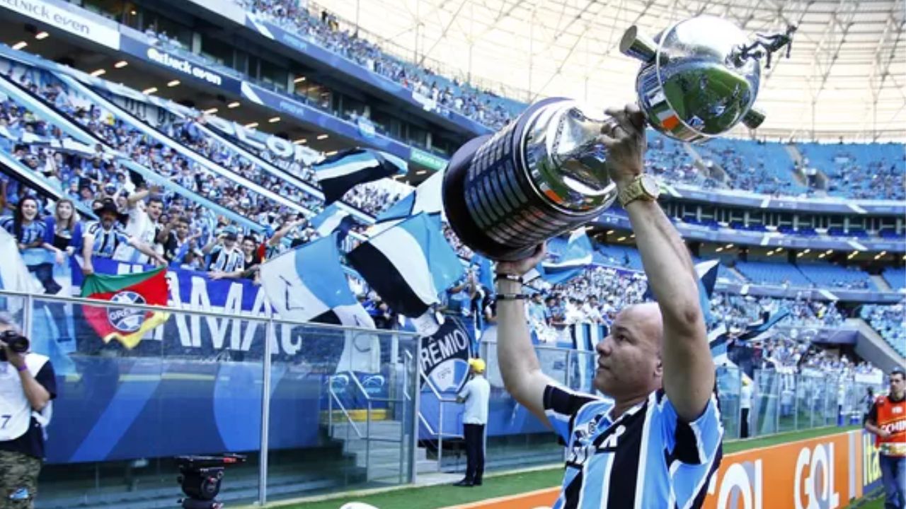 Dinho critica transferência de Roger para o Internacional: Eu não aceitaria