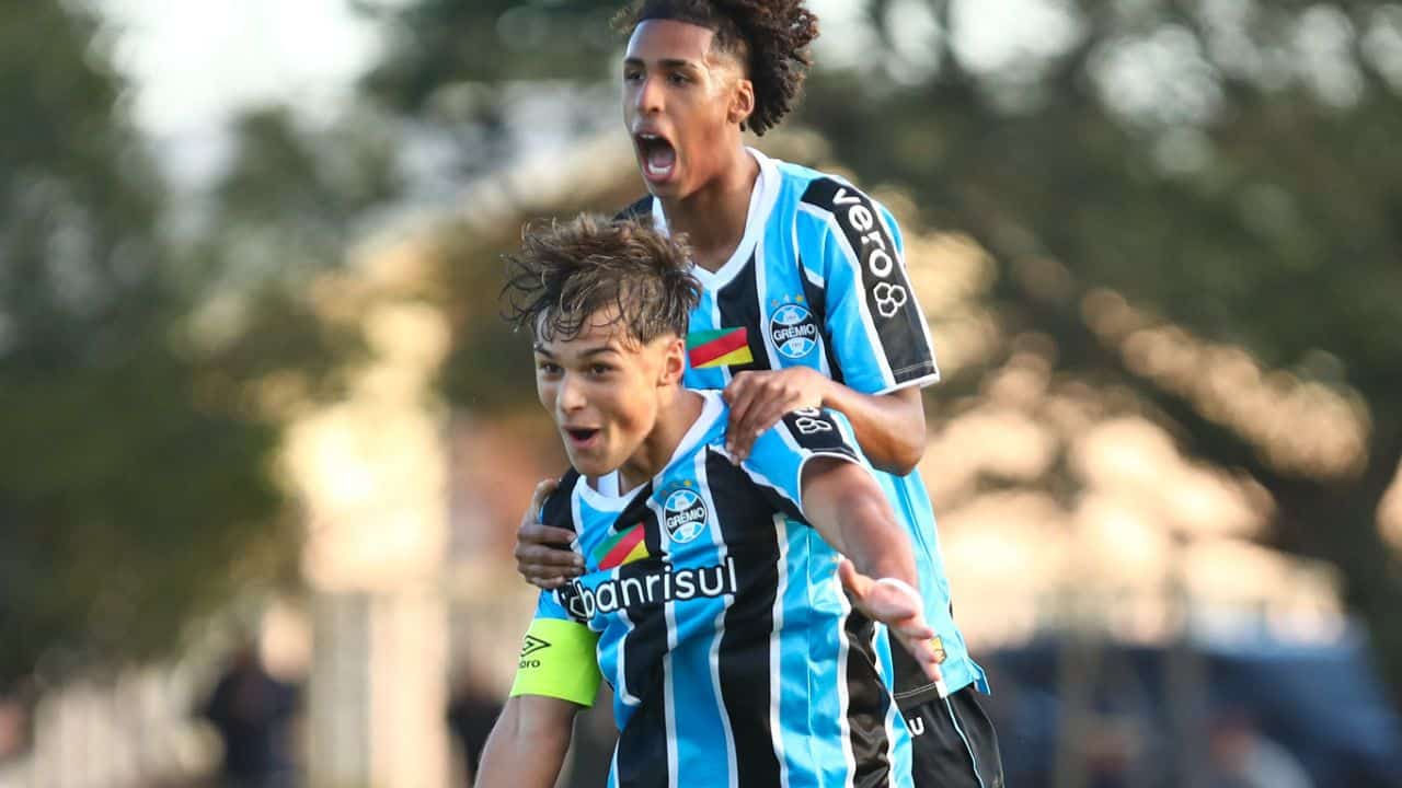 Grêmio assina vínculo com importante jogador da base