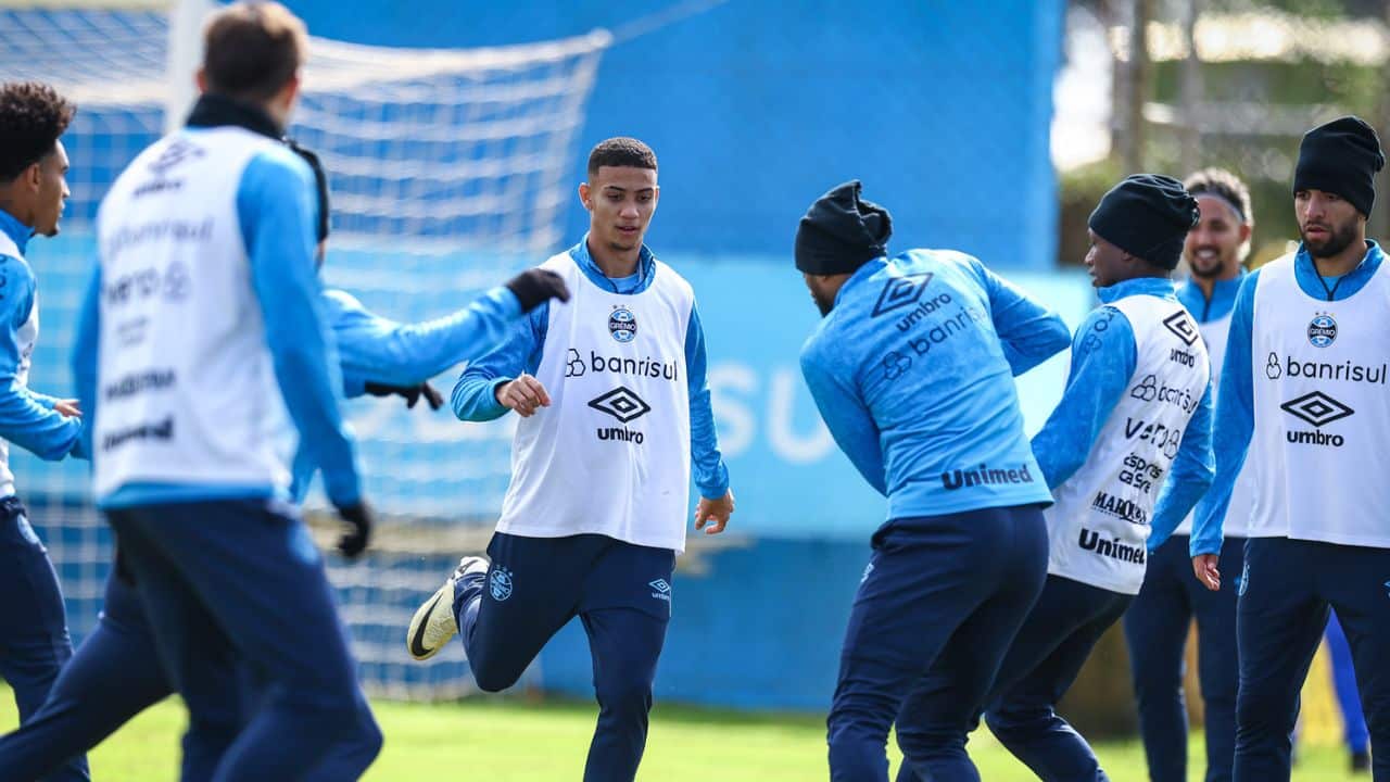 Jogadores Grêmio em treinamento