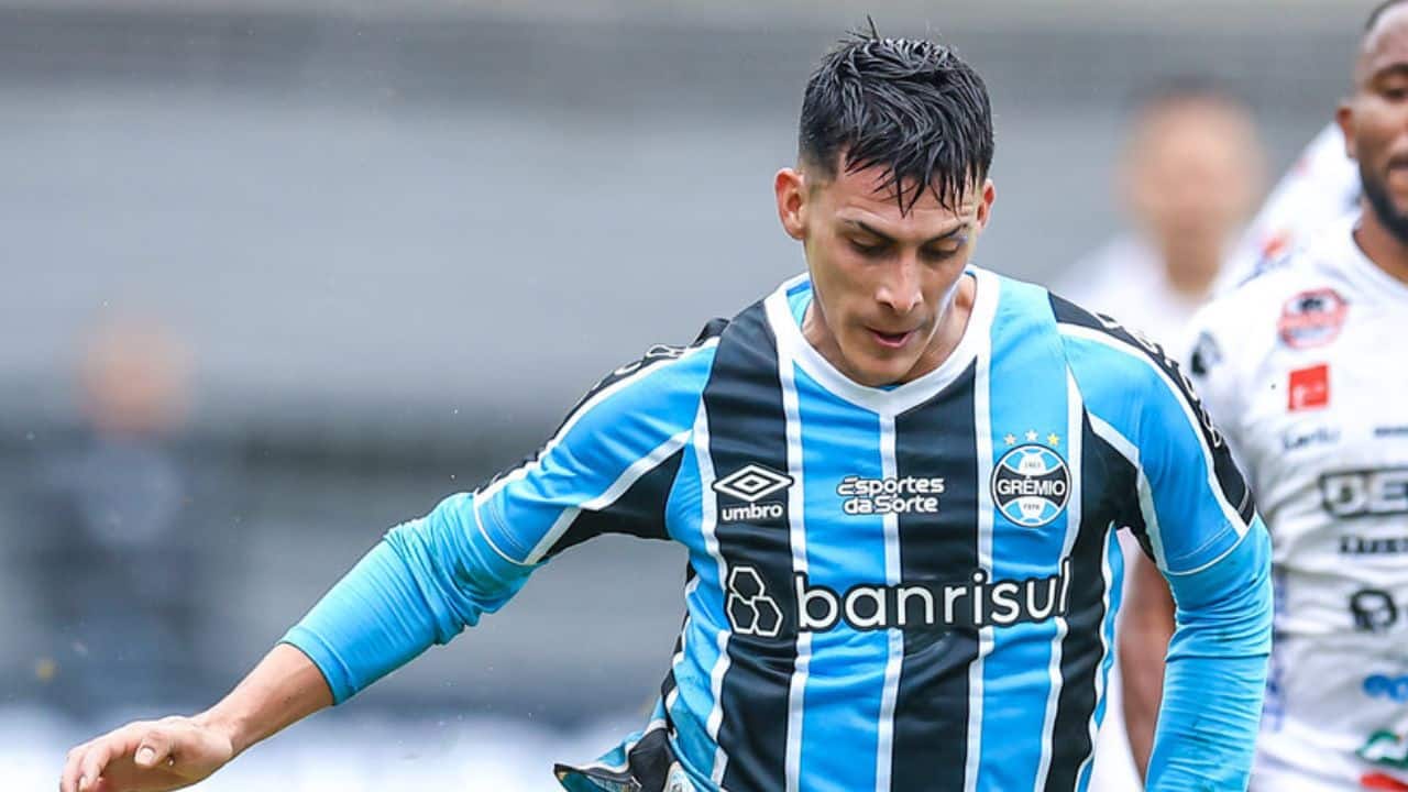 Atacante do Grêmio Pavón