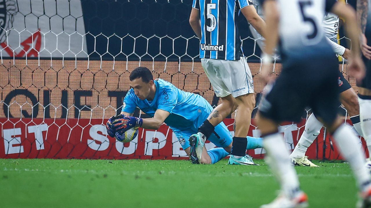 Lances de Marchesín em Corinthians x Grêmio viralizam na web