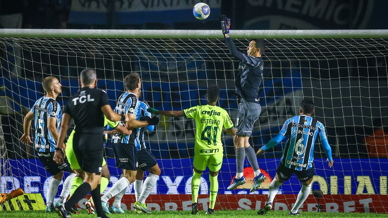 Marchesín desabafa sobre rodízio de goleiros no Grêmio: “É difícil jogar assim”