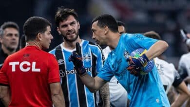 Arbitragem Corinthians x Grêmio Marchesin e Nathan Pescador