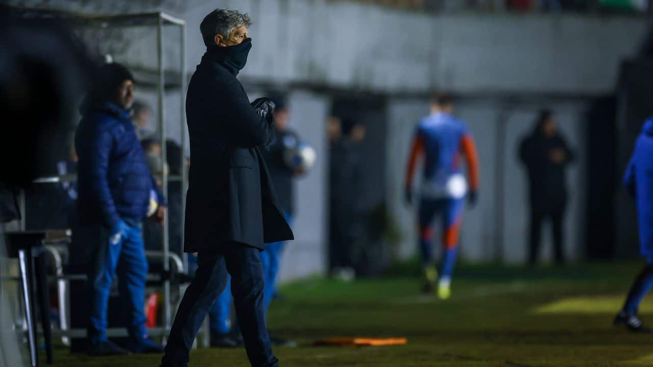 Renato Portaluppi em campo contra o Cruzeiro gremio hoje