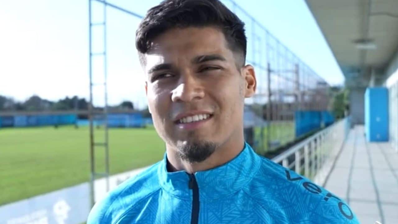 Vice de futebol comenta polêmica envolvendo Arezo no Grêmio