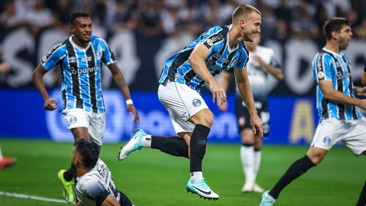 Rodrigo Ely na partida de Corinthians x Grêmio