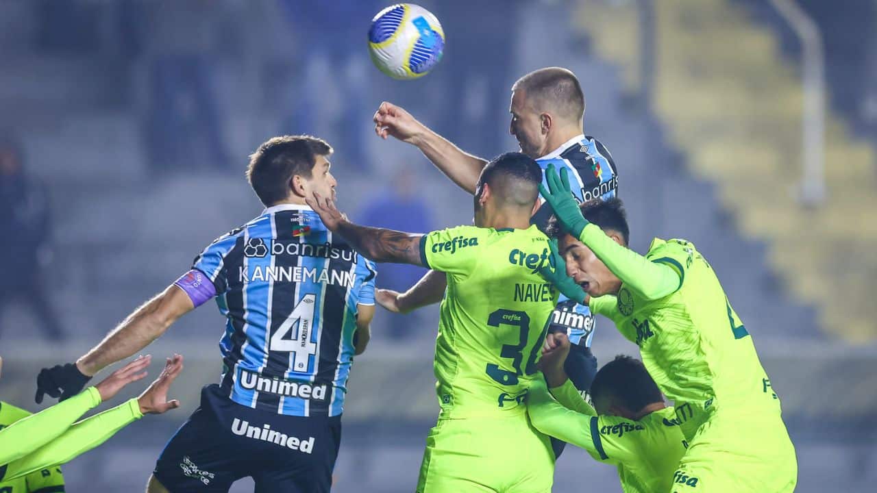 zagueiros Kannemann e Rodrigo Ely jogo Grêmio x PalmeirasRenato Portaluppi 