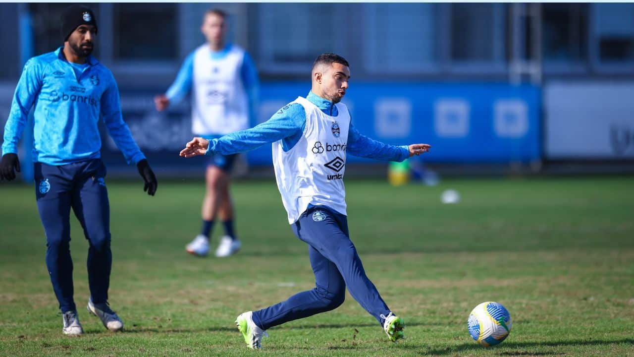 Lateral fabio em treino do grêmio 