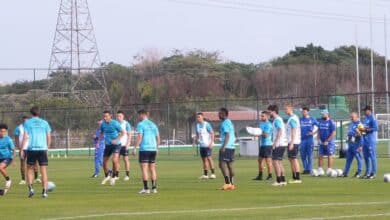 jogadores no treino do Grêmio