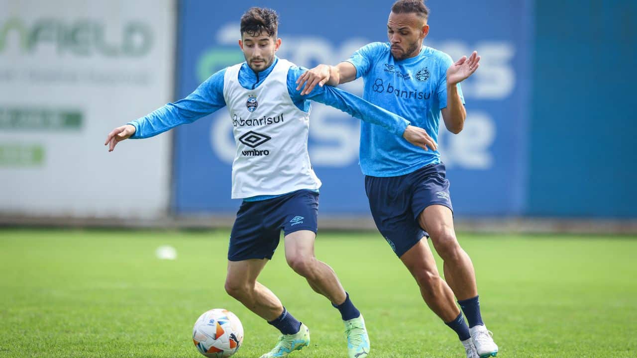 Villasanti e Braithwaite em treino do Grêmio