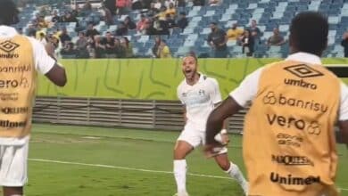 Braithwaite estreia grêmio