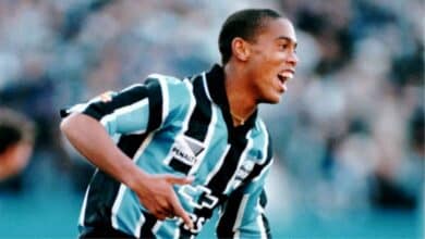 Ex-Grêmio diz que Ronaldinho Gaúcho ainda explicará o motivo para não ter voltado: “Ele ama o clube”