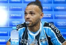 Grêmio bate martelo e define estreia de Braithwaite