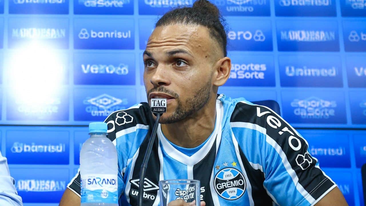 Grêmio bate martelo e define estreia de Braithwaite