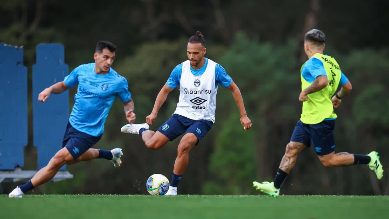 Cristaldo, Braithwaite e soteldo no treino do Grêmio