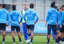 Video: Grêmio mostra 'clima bom' em treino e jogador inesperado aparece