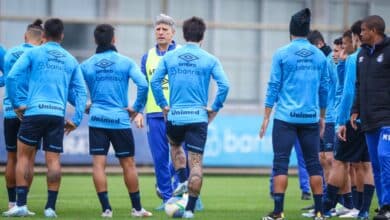 Video: Grêmio mostra 'clima bom' em treino e jogador inesperado aparece