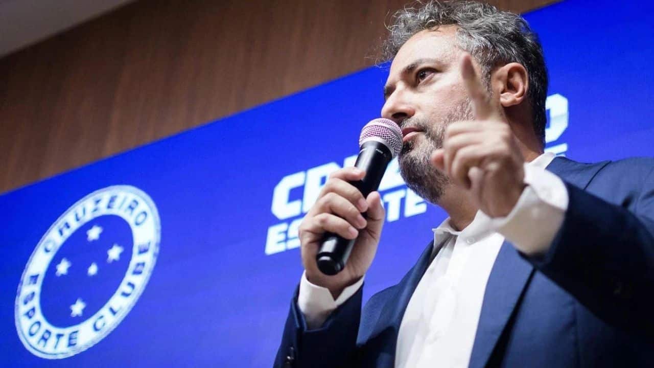 Grêmio empresta 22 milhões para auxiliar o Cruzeiro no futebol.